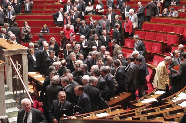 Επικυρώθηκε από τη γαλλική Βουλή η συμφωνία για τον ESM